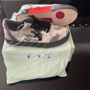 COPY - Off White Vulcanized Tie-Dye sneaker